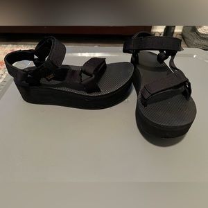 Teva Flatform Universal Platform Sandal in Black